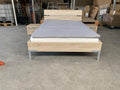 Bed + matras + topping + 2 nachtkastjes