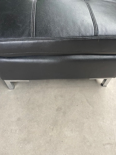 Zwarte Poef