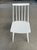 Witte houten stoel